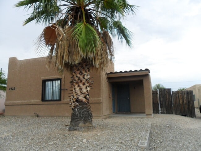 1422 E Lee St, Unit #1  - 5 bedroom 3 bath in Tucson, AZ - Building Photo - Building Photo