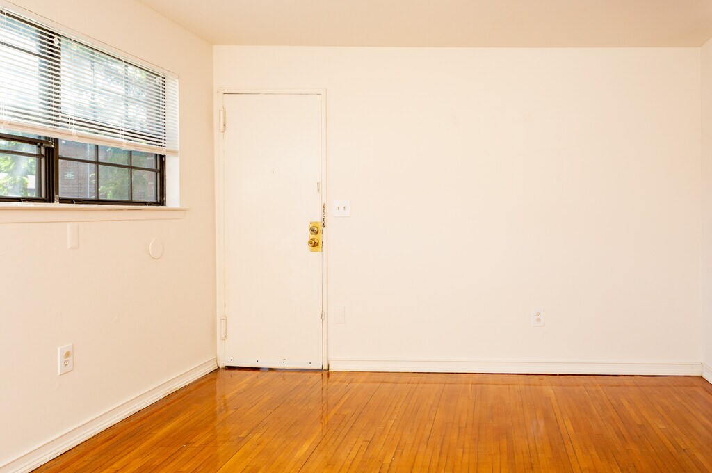 Easton North Apartments in Somerset, NJ