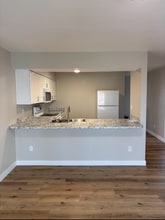 1068 Mace Rd in Osage Beach, MO - Foto de edificio - Building Photo