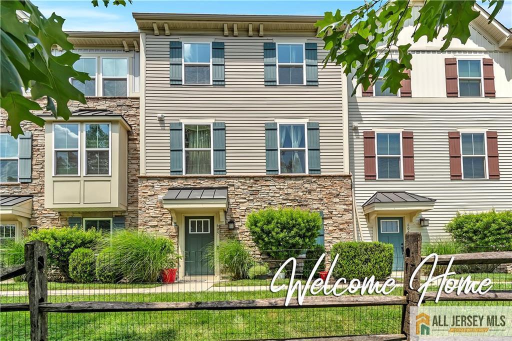 605 Bayside Ct in South Amboy, NJ - Building Photo