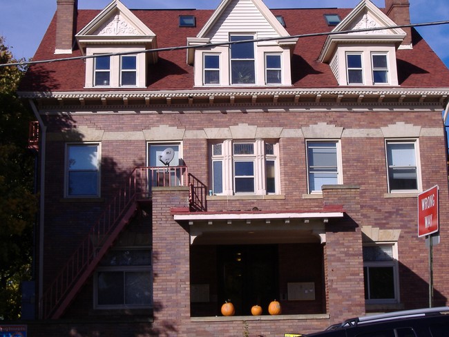 5819 Bartlett St, Unit 7