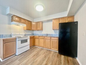 101-103-103 Lockhart St in San Marcos, TX - Building Photo - Building Photo