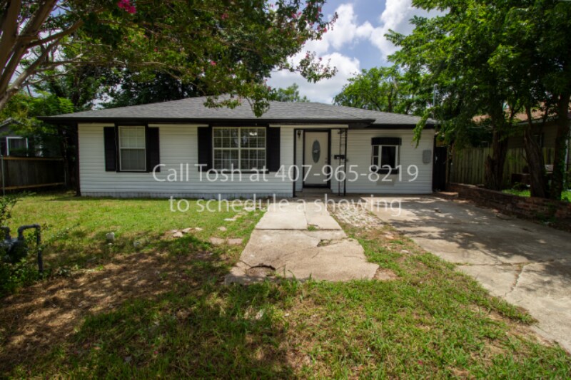 1227 Cleveland St in Greenville, TX - Building Photo