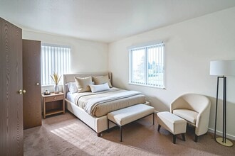 Oates Estates Apartments in Dothan, AL - Building Photo - Building Photo