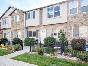 537 W 1570 N in Logan, UT - Building Photo - Building Photo