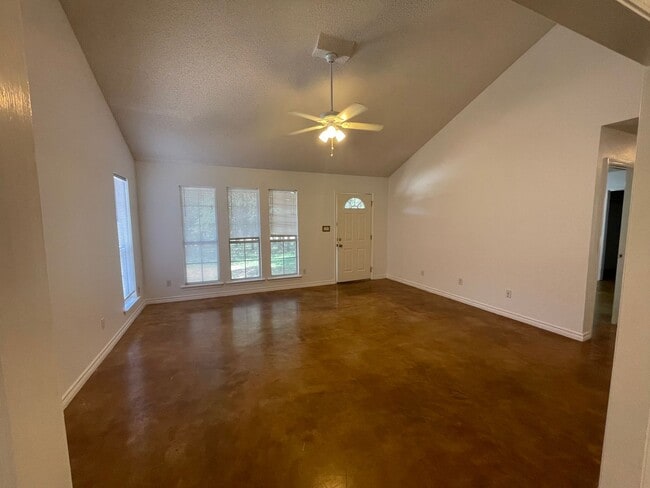 1640 Lonesome in Canyon Lake, TX - Building Photo - Building Photo