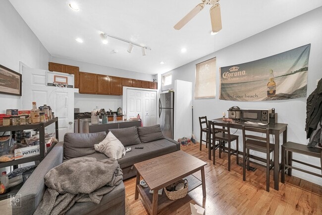 2946 N Lincoln Ave, Unit 1R in Chicago, IL - Foto de edificio - Building Photo