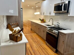 328 High St, Unit 2B in Burlington, NJ - Foto de edificio - Building Photo
