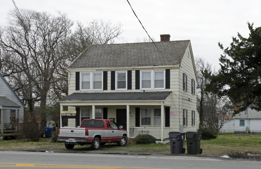 1808 Arctic Ave in Virginia Beach, VA - Building Photo