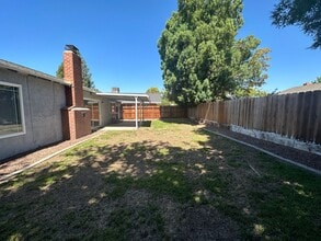 3330 Bridal Veil Ct in Merced, CA - Building Photo - Building Photo