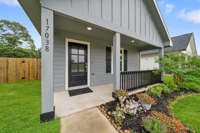 17038 Marie Vlg Dr in Conroe, TX - Building Photo - Building Photo