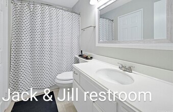 3322 Holly Grove St, Unit Building C in Westlake Village, CA - Foto de edificio - Building Photo