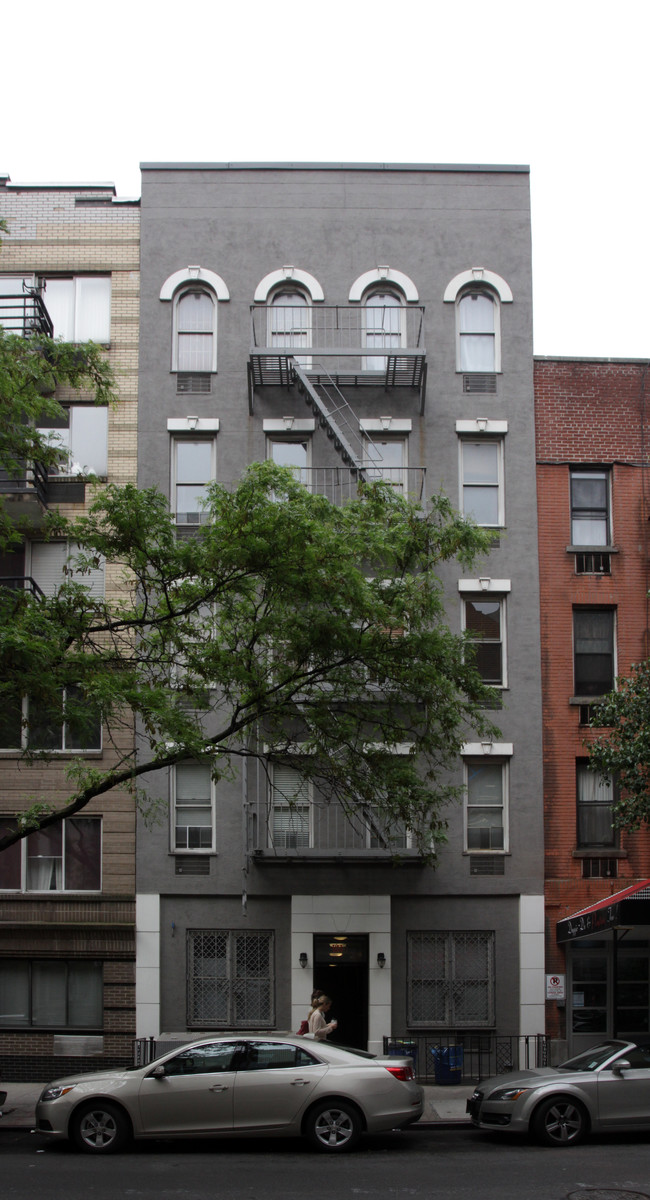 350 East 76 Street in New York, NY - Building Photo - Building Photo