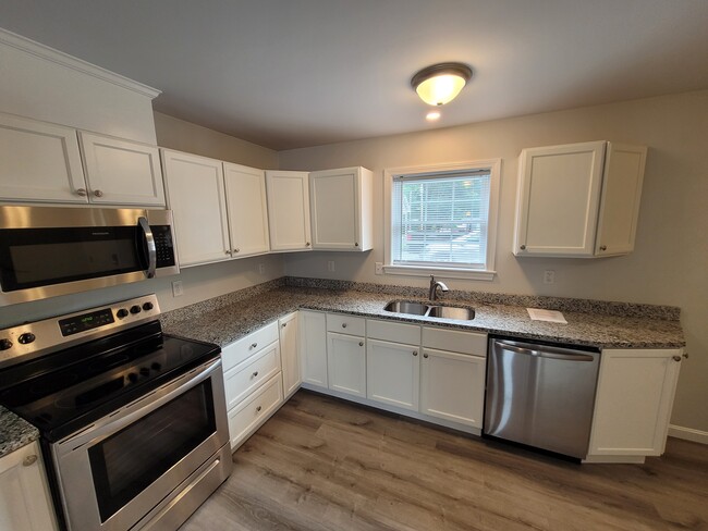9 Dillingham St, Unit 15 in Bangor, ME - Building Photo - Building Photo