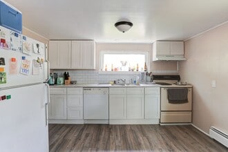 1024 W Trindle Rd in Mechanicsburg, PA - Building Photo - Building Photo