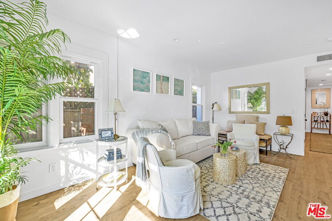 714 Crestmoore Pl in Los Angeles, CA - Building Photo