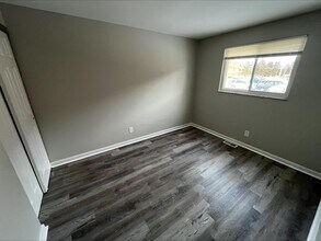 4669 Hilton Ave in Columbus, OH - Foto de edificio - Building Photo