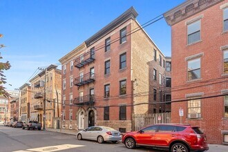 79 Lubec St, Unit #1A in Boston, MA - Foto de edificio - Building Photo