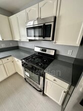 401 Pine Haven St in Las Vegas, NV - Building Photo - Building Photo