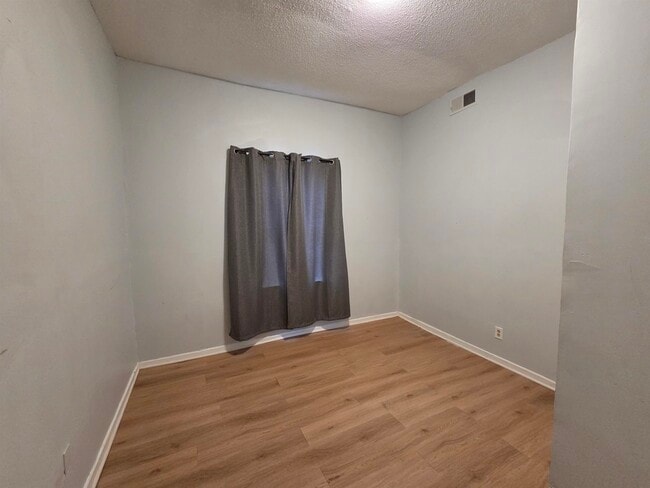 993 Oakview St in Memphis, TN - Building Photo - Building Photo