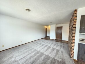 1804 S. STEPHEN AVE. in Sioux Falls, SD - Building Photo - Interior Photo