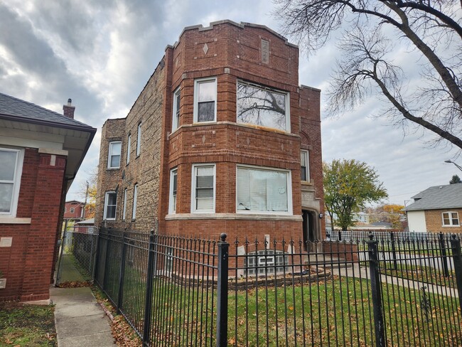 7300 S Calumet Ave in Chicago, IL - Building Photo - Building Photo