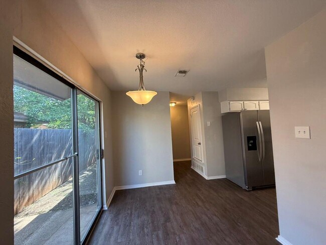 6711 S Creek Dr in Fort Worth, TX - Building Photo - Building Photo