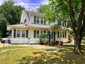 579 13th St in Hammonton, NJ - Building Photo
