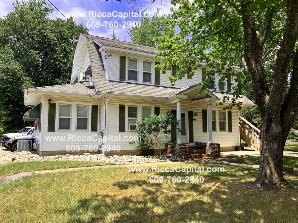 579 13th St in Hammonton, NJ - Building Photo