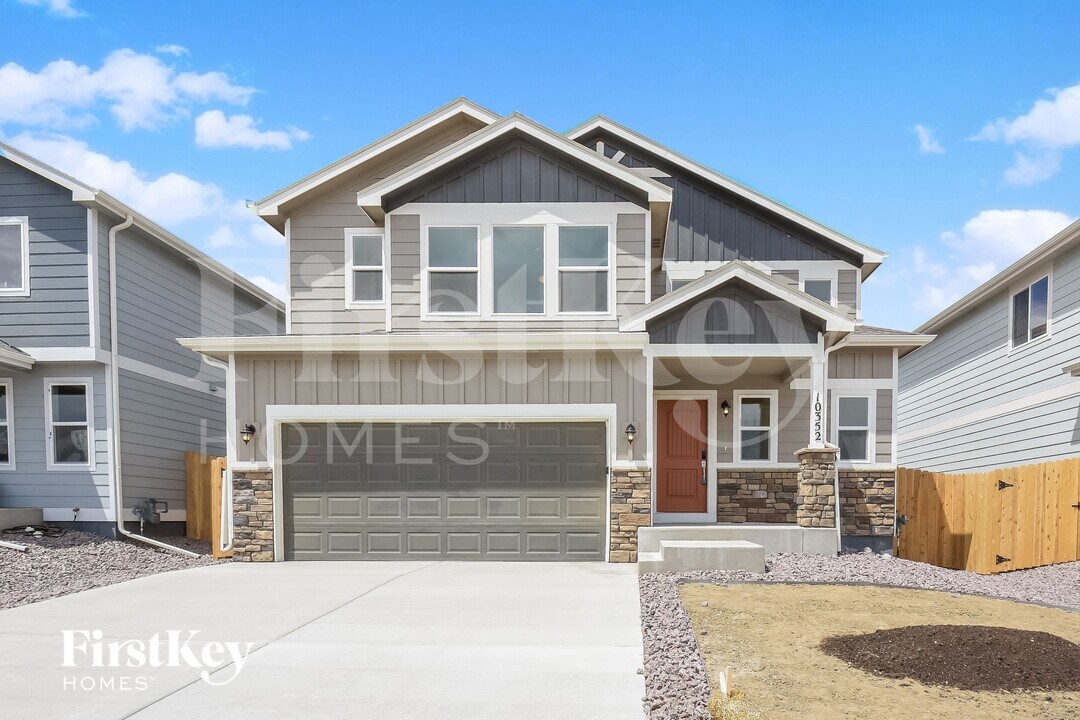 10352 Horton Dr in Colorado Springs, CO - Building Photo