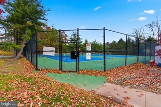 30 Voscek Ct in Trenton, NJ - Foto de edificio - Building Photo