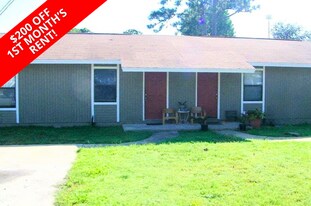 208 Squirrel Haven Rd in Mary Esther, FL - Building Photo