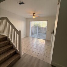 12185 SW 125th Ct in Miami, FL - Foto de edificio - Building Photo