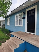 Room in House on Motel Dr in San Antonio, TX - Building Photo