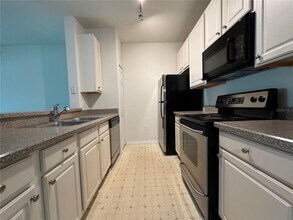 5459 Vineland Rd in Orlando, FL - Building Photo - Building Photo