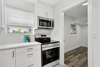 604 SE 4th Ave in Delray Beach, FL - Building Photo - Building Photo