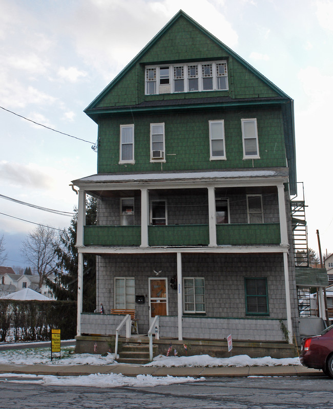 303 W Grove St in Taylor, PA - Foto de edificio - Building Photo