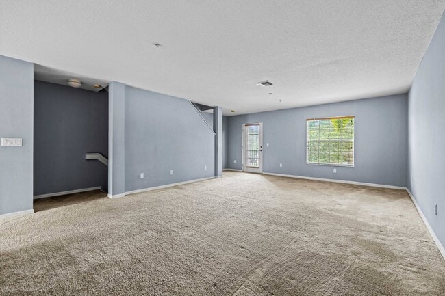 1944 SE High Springs Dr in Port St. Lucie, FL - Building Photo - Building Photo