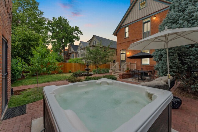 1154 N Clarkson St in Denver, CO - Foto de edificio - Building Photo
