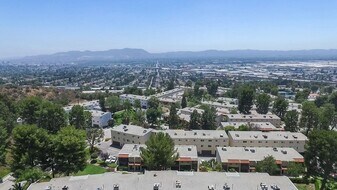 7727 Vía Capri in Burbank, CA - Building Photo