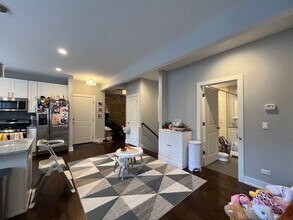 1750 W Summerdale Ave in Chicago, IL - Building Photo - Building Photo