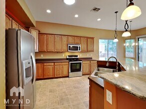 1141 W Tenniel Dr in Green Valley, AZ - Foto de edificio - Building Photo