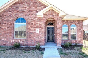 2022 Augusta St in Lancaster, TX - Building Photo