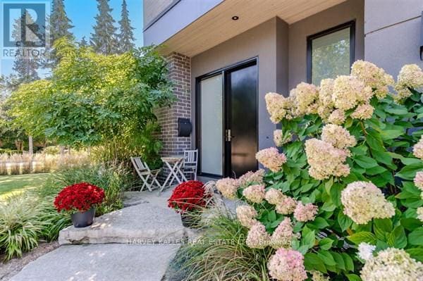 3279 Lakeshore Rd. in Burlington, ON - Building Photo - Building Photo