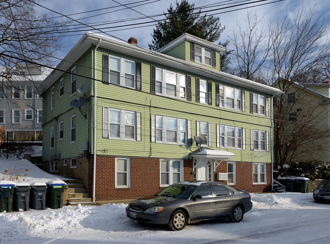 88 Garfield Ave in Providence, RI - Foto de edificio - Building Photo