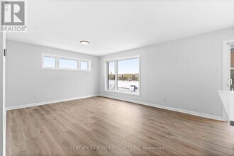 801 Glenroy Gilbert Dr in Ottawa, ON - Building Photo - Building Photo