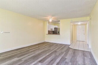 15221 NE 6th Ave-Unit -A103 in Miami, FL - Foto de edificio - Building Photo