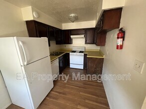 12200 Candelaria Rd NE in Albuquerque, NM - Building Photo - Building Photo