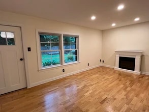 821 S Henderson St in Bloomington, IN - Foto de edificio - Building Photo