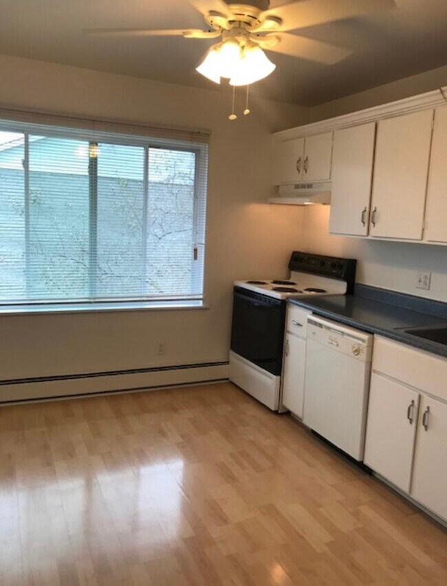 121 W William St, Unit 302 in Corning, NY - Foto de edificio - Building Photo